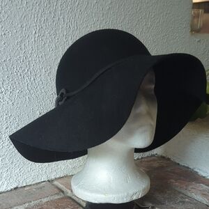 Elegant Black Wide-Brim Hat